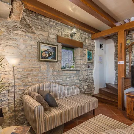 בית נופש Rustical Stone House With Pool *