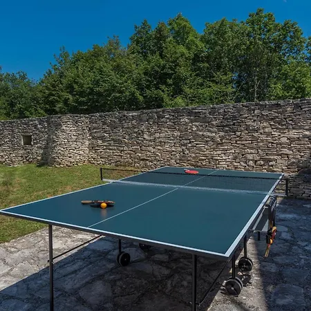 Rustical Stone House With Pool كانافانار