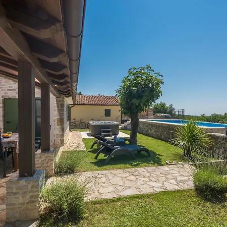 Rustical Stone House With Pool * קאנפאנאר