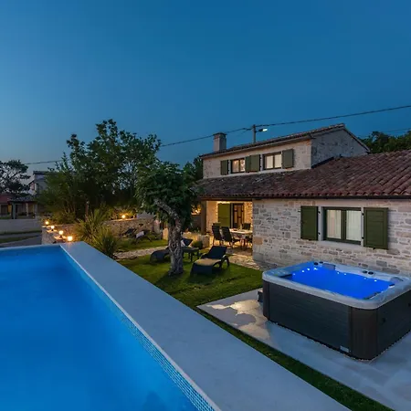 Rustical Stone House With Pool * קאנפאנאר