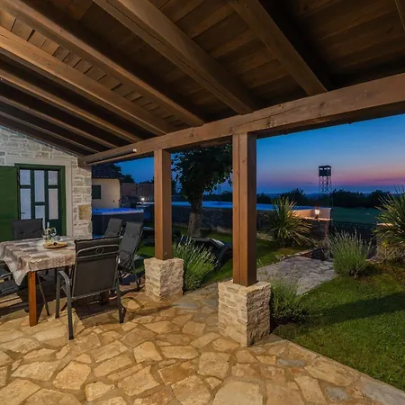 بيت للعطل Rustical Stone House With Pool