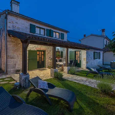 Rustical Stone House With Pool קאנפאנאר