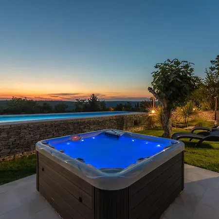 Rustical Stone House With Pool * كانافانار